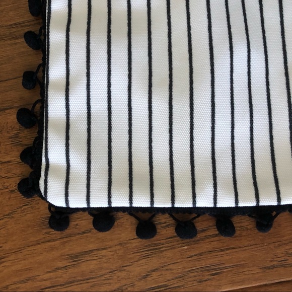 NEW Beautiful square Pillow Cover Decor - Picture 3 of 4